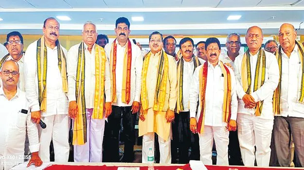 స్థానిక ఎన్నికల్లో రాజకీయ ప్రాధాన్యం కల్పించండి