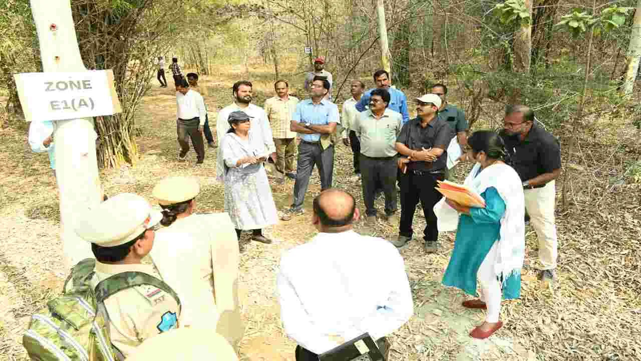 ఫారెస్టు విస్తరణ పనులను పరిశీలించిన అదికారులు