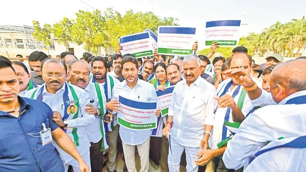 అలా వచ్చారు.. ఇలా వెళ్లారు!