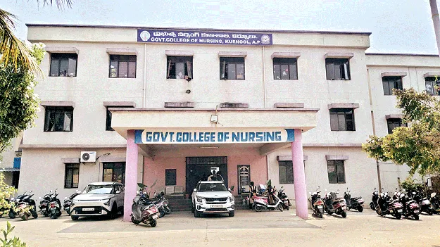 కాశ్మీరి విద్యార్థినులపై వేధింపులు