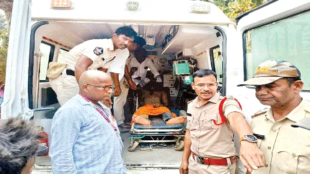 యువకుడిని కాపాడిన మెరైన్‌ పోలీసులు