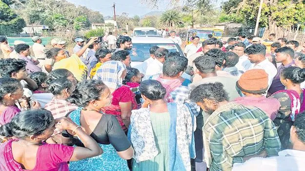 అధికారుల ప్రతిపాదనలకు ససేమిరా