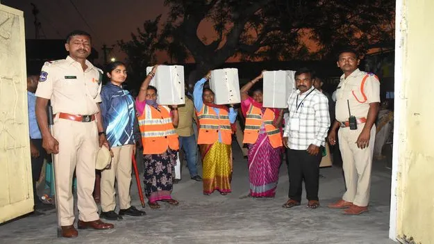  బ్యాలెట్‌ బాక్స్‌ల్లో   అభ్యర్థుల భవితవ్యం