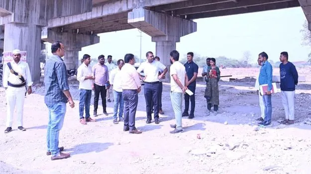 Peddapalli:  కూనారం రైల్వే ఫ్లైఓవర్‌ బ్రిడ్జి పనులను పరిశీలించిన కలెక్టర్‌