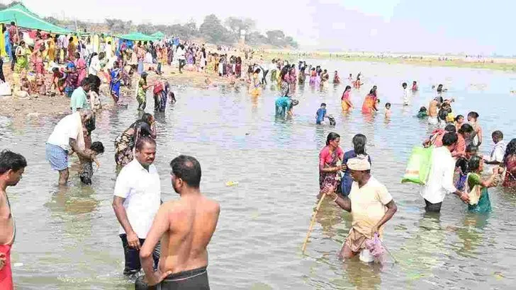 మహా శివరాత్రి 2026: కాళేశ్వర ముక్తేశ్వర ఆలయానికి క్యూ కట్టిన భక్త జనం..