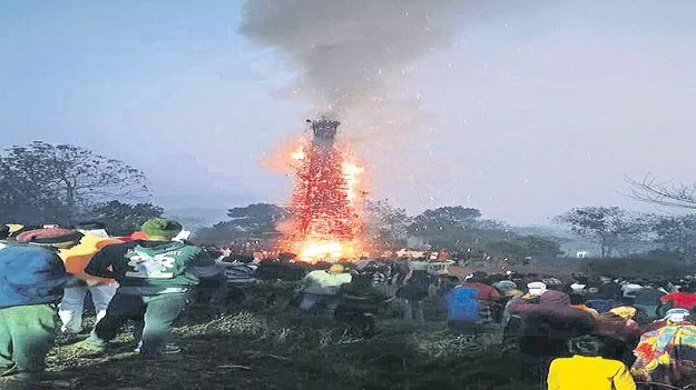 అంబరాన్నంటిన హోలీ సంబరం