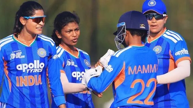 మనమ్మాయిలు పాక్‌ను పడగొట్టారు