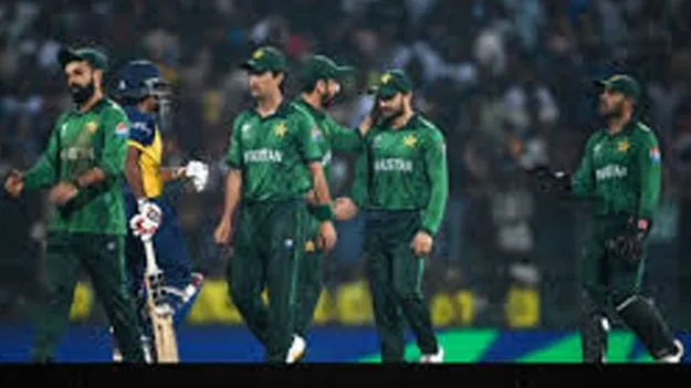 మహిళా ఉద్యోగితో పాక్‌ ఆటగాడి అనుచిత ప్రవర్తన