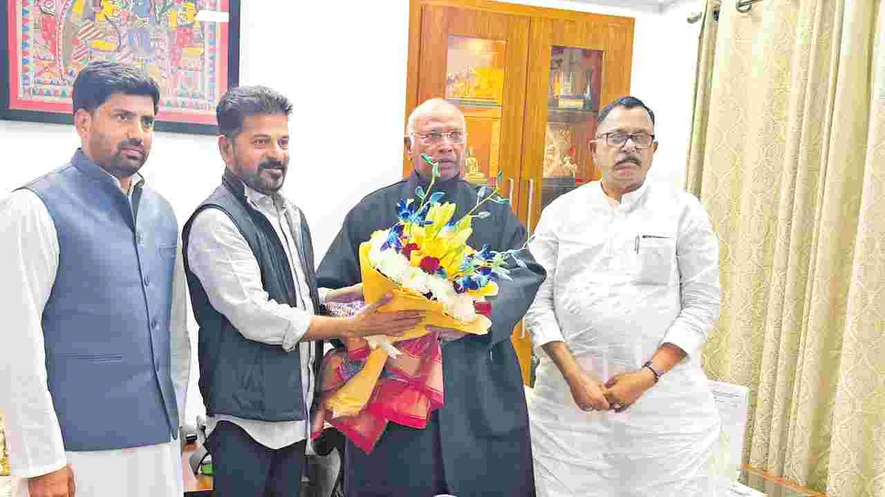 బీఆర్‌ఎస్‌ లేవదు..బీజేపీ చాలదు