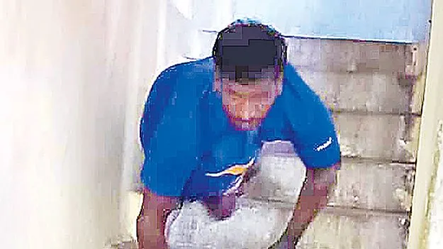 పాకుతూ మెట్లెక్కుతూ దిగుతూ..