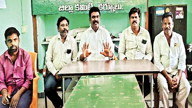 ఉపాధి పనులు కల్పించడంలో విఫలం