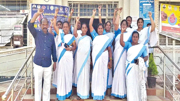  కనీస వేతనాలు చెల్లించండి