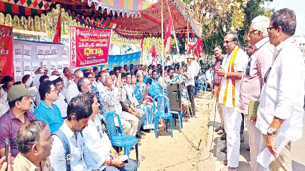 ఉపాధ్యాయుల బకాయిలు విడుదల చేయాలి: ఏపీటీఎఫ్‌