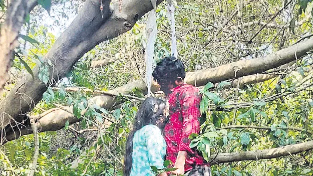 రాపూరు అడవిలో ప్రేమికుల బలవన్మరణం