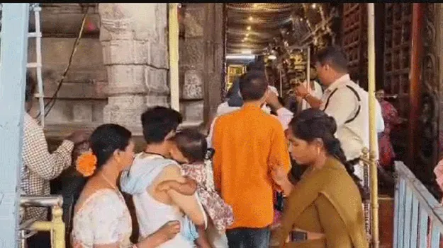 కిటకిటలాడిన శ్రీకాళహస్తి