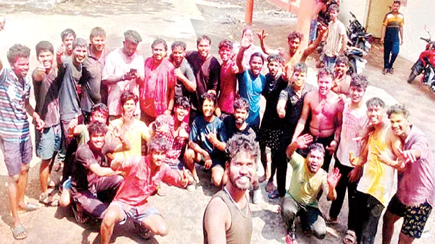 హోలీ.. రంగుల కేళి