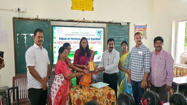 శాస్త్రవేత్తలను స్ఫూర్తిగా తీసుకోవాలి