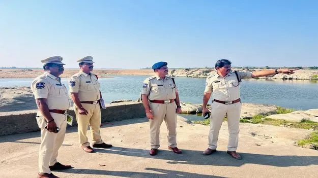  Peddapalli:   పుష్కరఘాట్లను పరిశీలించిన డీసీపీ