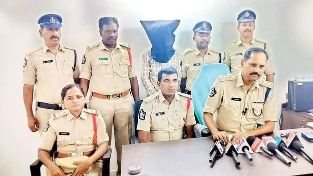    క్రేన డ్రైవర్‌, యజమాని అరెస్టు