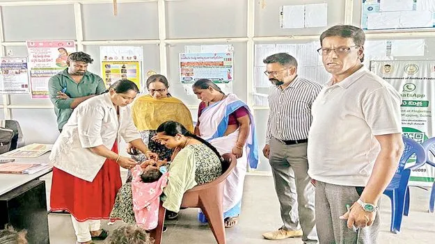 వ్యాక్సినేషన్‌ పరిశీలన