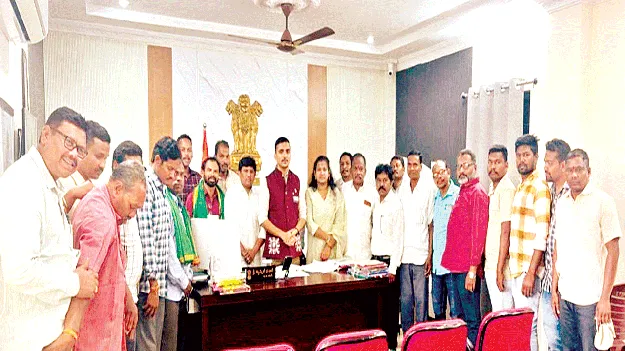 ‘గిరిజన దర్బార్‌ నిర్వహించాలి’