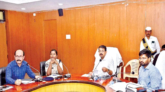  పాసు పుస్తకాల పంపిణీ వేగవంతం చేయాలి 