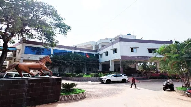 వెరవని కీచకులు!