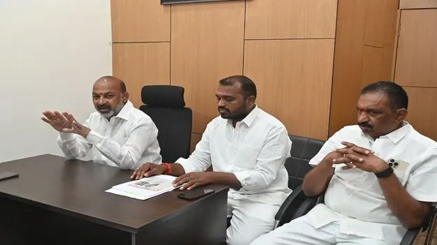 అక్రమ నిర్మాణాలను ప్రోత్సహించే వారిపై క్రిమినల్‌ చర్యలు