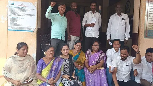 kumaram bheem asifabad- నిరసనల మధ్య మున్సిపల్‌ సర్వసభ్య సమావేశం 