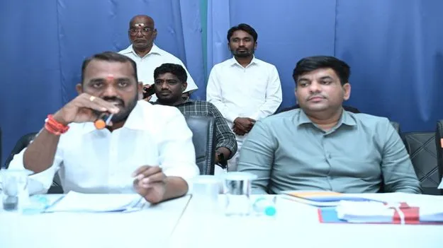 వందశాతం ఆస్తి పన్ను వసూలు చేయాలి