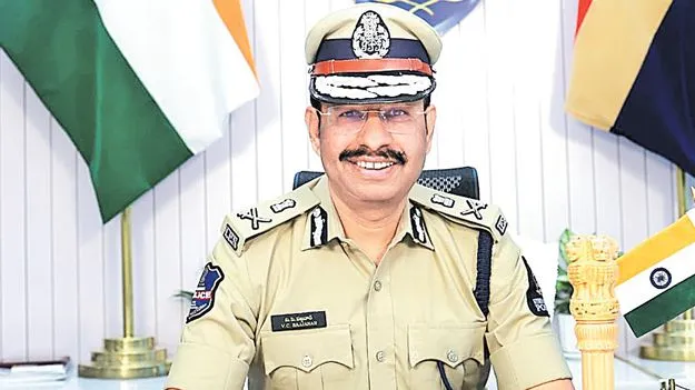 104 మంది సైబర్‌ నేరగాళ్ల అరెస్ట్‌