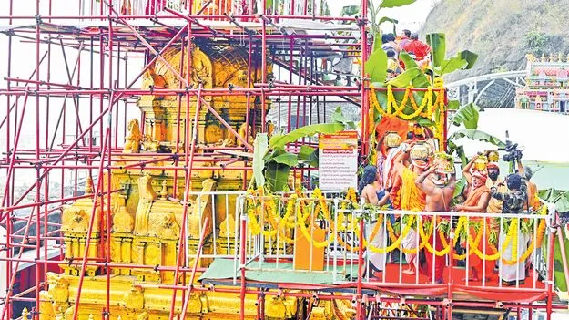 కనులపండువగా మహాకుంభాభిషేకం