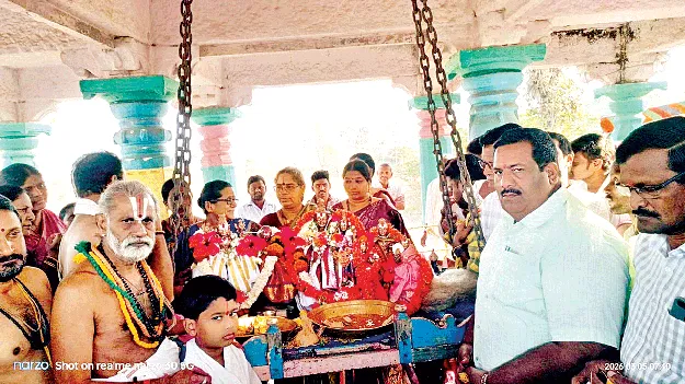 వైభవంగా సీతారాముల డోలోత్సవాలు 