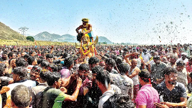 వంశధార తీరం జనసందోహం