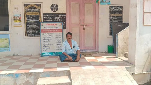 సచివాలయానికి తాళం