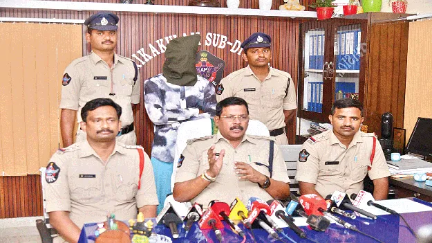 సహజీవనం.. ఆపై బెదిరింపులు