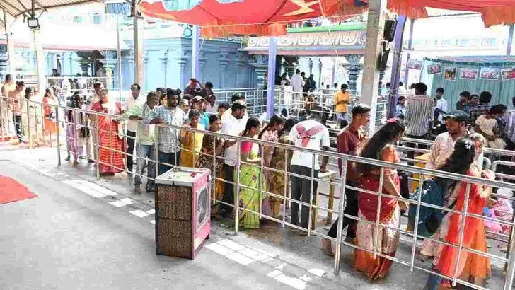 మహా శివరాత్రి 2026: కాళేశ్వర ముక్తేశ్వర ఆలయానికి క్యూ కట్టిన భక్త జనం..