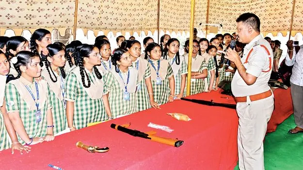 సైబర్‌ నేరాలపై అప్రమత్తంగా ఉండాలి