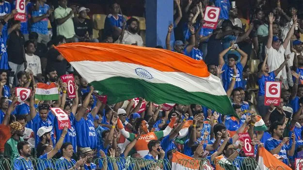 పోటెత్తిన అభిమానం