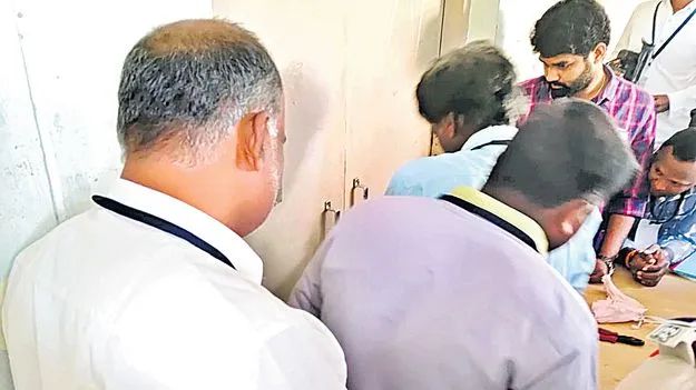 హుజూరాబాద్‌ కౌంటింగ్‌లో హైడ్రామా