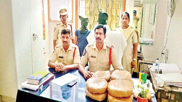 10.5 కిలోల గంజాయి స్వాధీనం