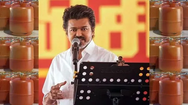 ఏటా 6 ఉచిత గ్యాస్‌ సిలిండర్లు