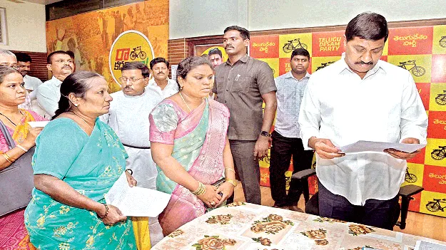 ప్రజా సమస్యలు పరిష్కరించాలి 