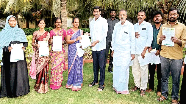 పేదలకు అండగా ప్రభుత్వం