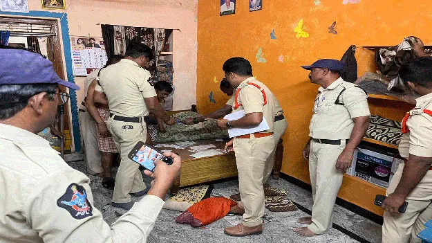   పత్తికొండలో కార్డన సెర్చ్‌ 