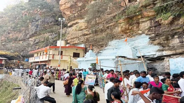  ప్రతిధ్వనించిన ప్రణవనాదం