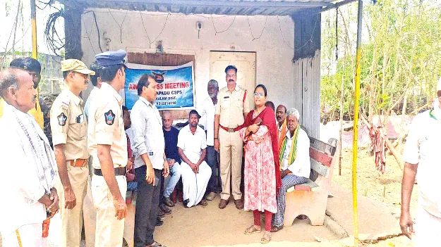 గుర్తు తెలియని వ్యక్తుల సమాచారమివ్వండి