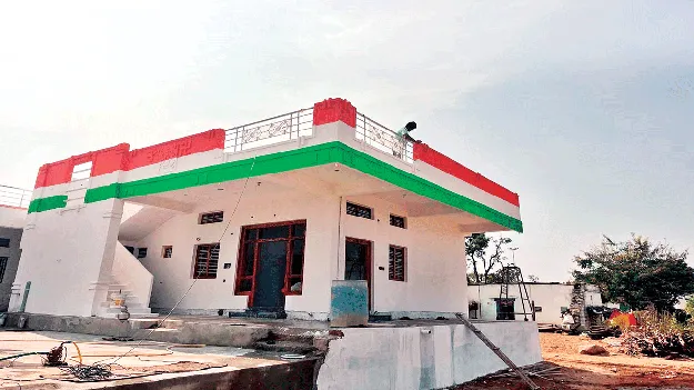 ముస్తాబవుతున్న ఇందిరమ్మ ఇళ్లు