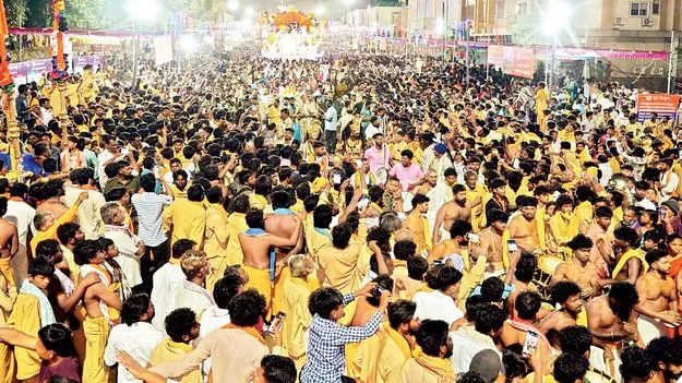 పుష్పపల్లకిలో పరమ శివుడు 