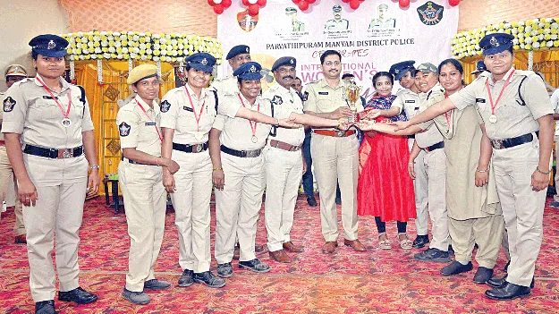 ‘సమాజంలో మహిళల పాత్ర కీలకం’